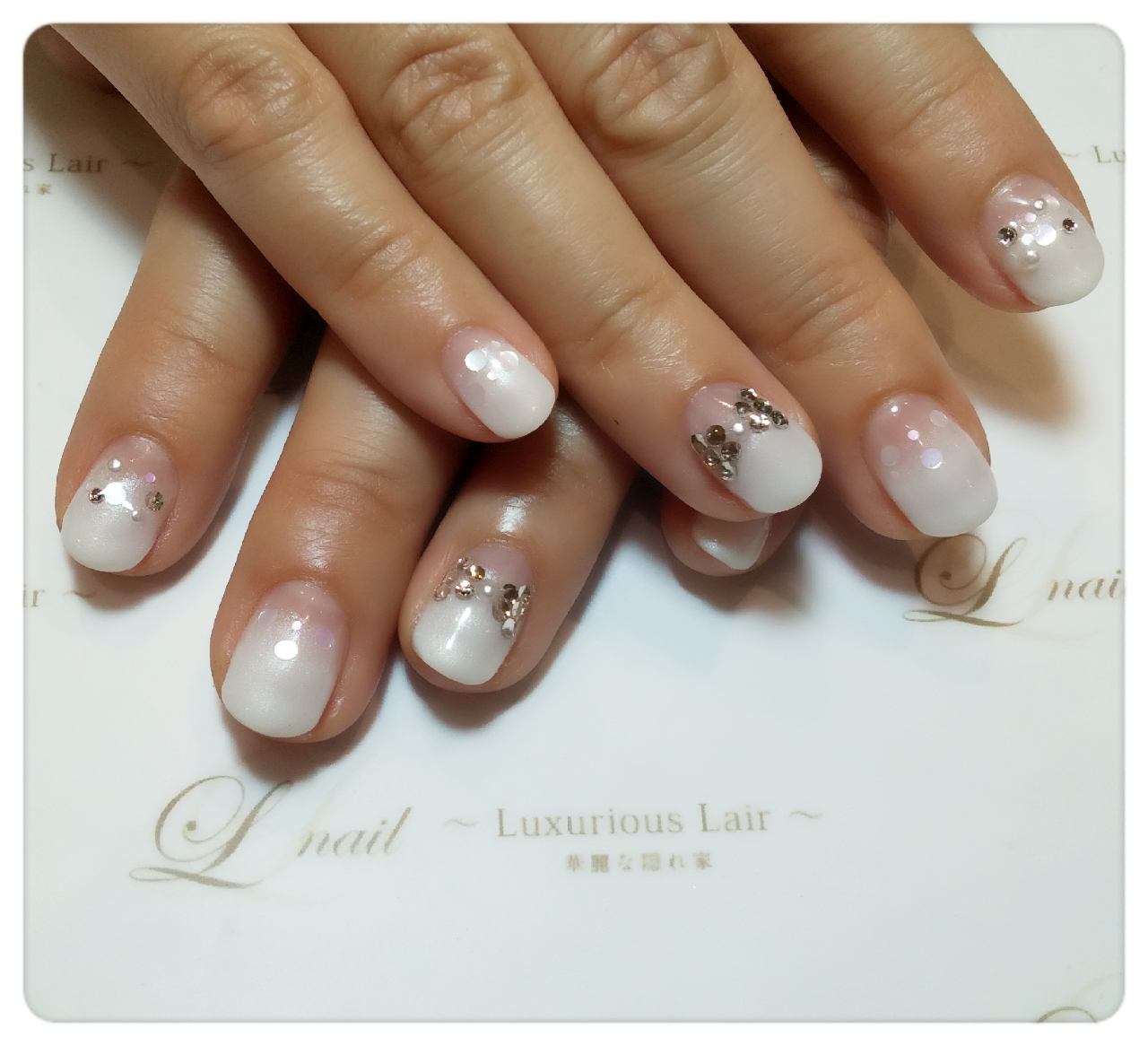 ｌｎａｉｌ青葉台東急スクエア 白グラデーション ネイルサロン まつげエクステならlnail エルネイル へ